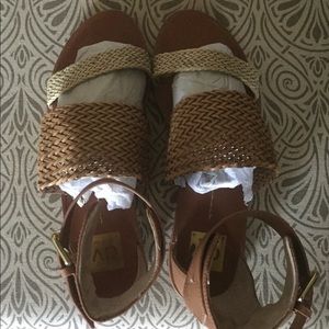 DV Dolce Vita Women's Viera Gladiator Sandal