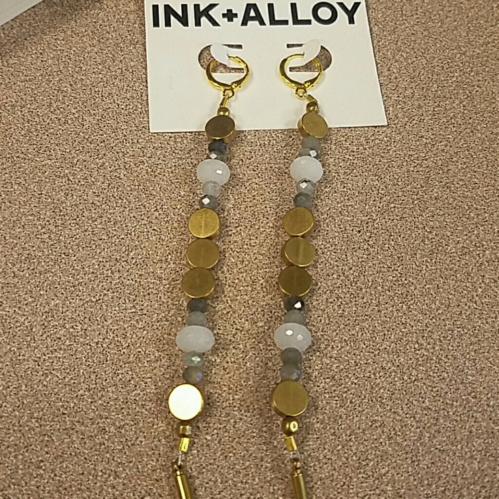 Beautiful minimalist earrings!  INK+ALLOY