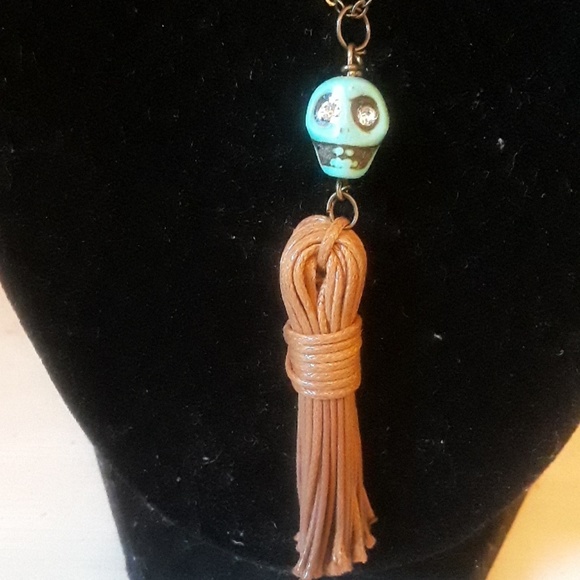 New Animal friendly Tassle skull Necklace - Picture 2 of 3