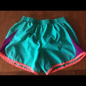 Girls L Nike shorts