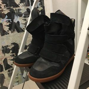Wedge sneaker