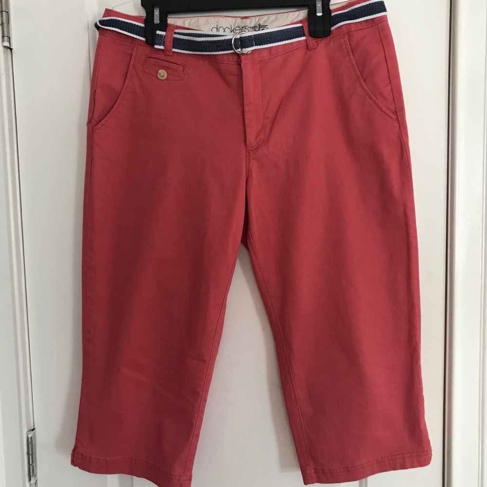 Dockers ladies belted Capris