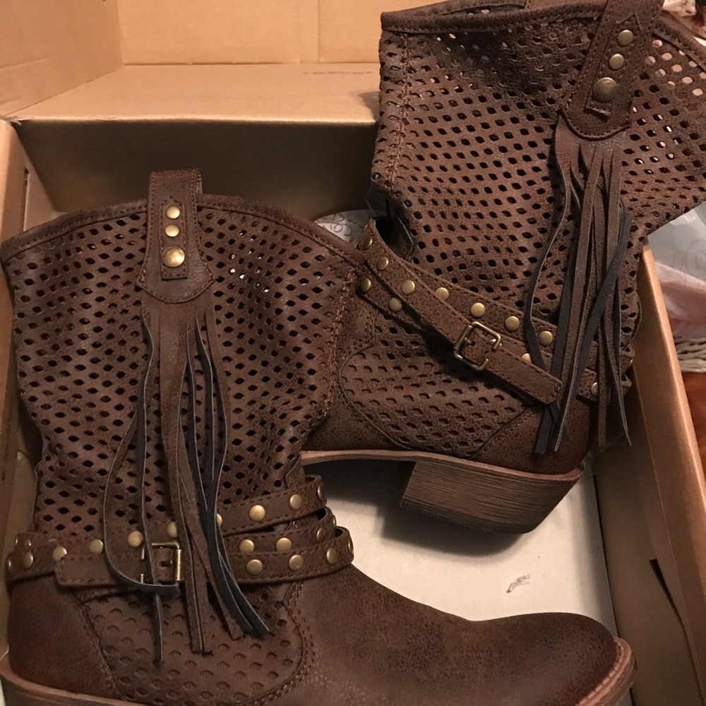 Women's brown boots