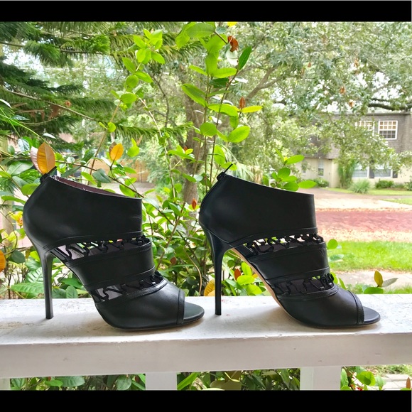 🕷Black Leather Luxurious Charles Davis Heels 🕷 - Picture 1 of 7