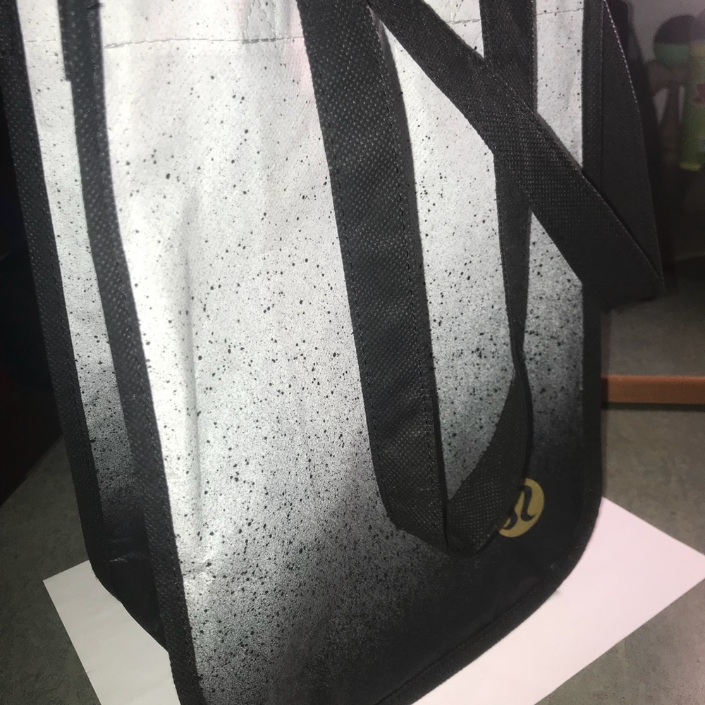 Lulu lemon travel bag
