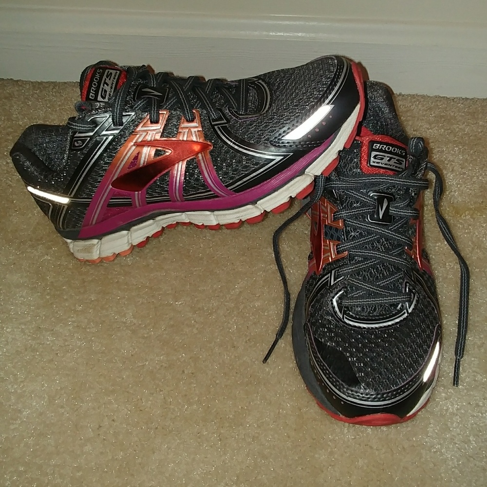 Brooks Adrenaline GTS 17 Running Shoe