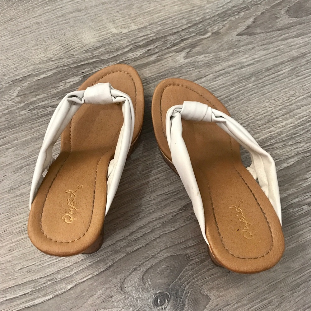Sandals - Picture 2 of 6