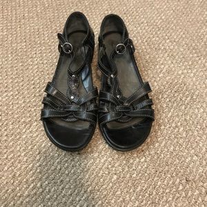 Dansko black shoes size EURO40/US10. EUC