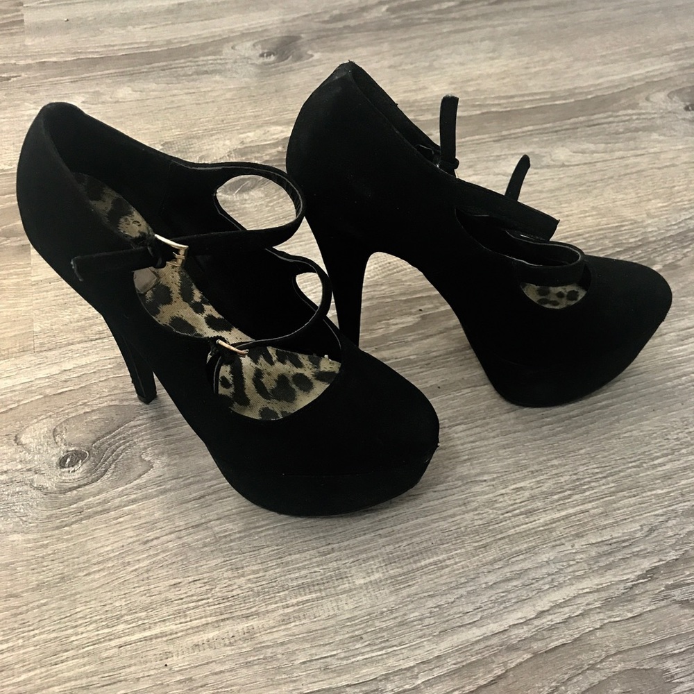 Heels 👠 - Picture 3 of 4
