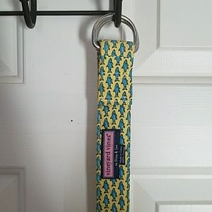 Vi eyard Vines D Ring Belt with fish