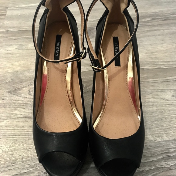 Heels 👠 - Picture 3 of 4