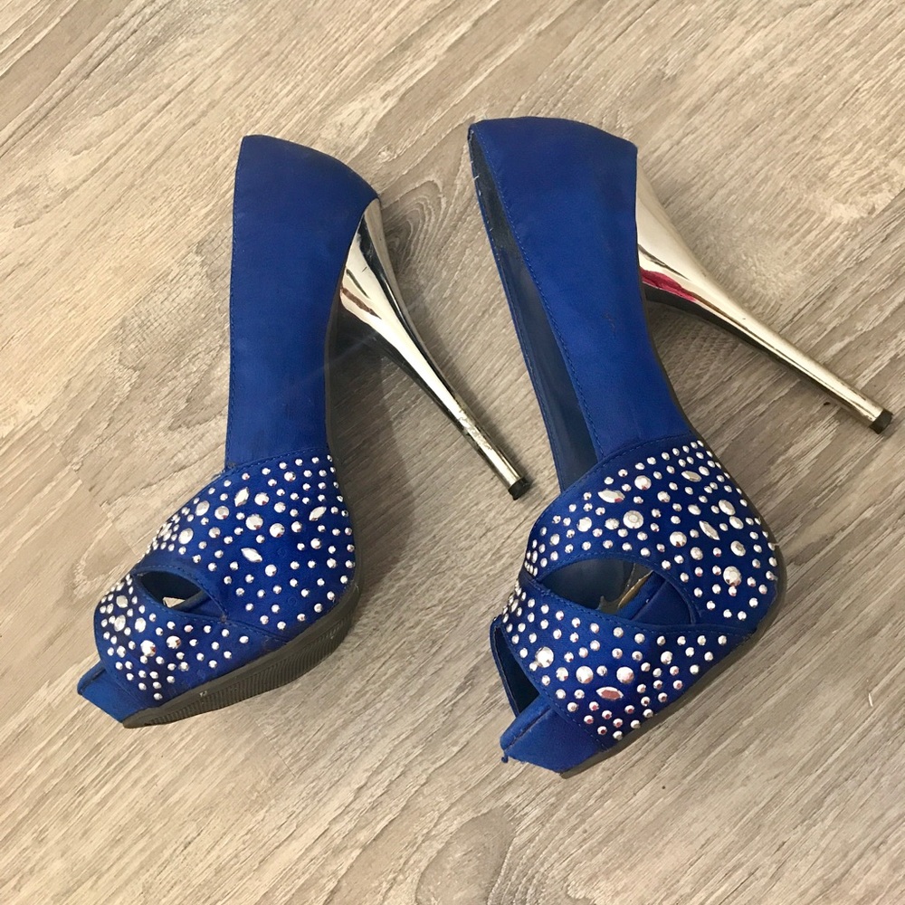 Heels 👠 - Picture 3 of 5