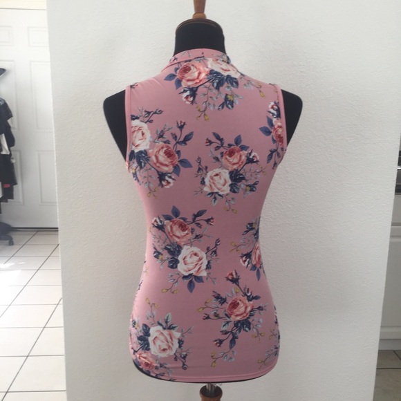 Floral sleeveless top - Picture 2 of 4