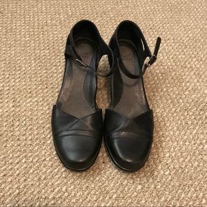Dansko black shoes size EURO40/US10.
