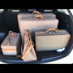 Hartman vintage luggage in great condition!