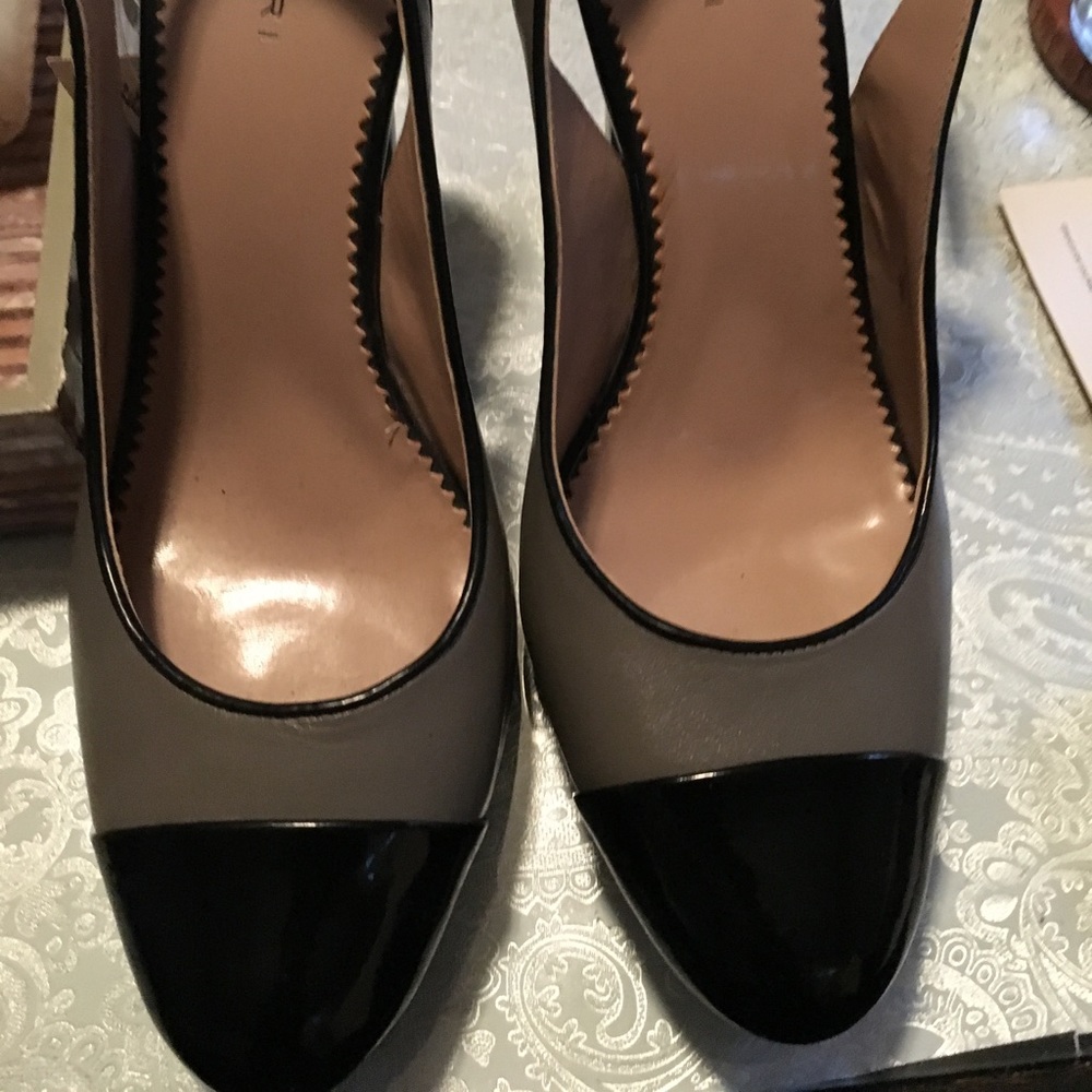 Tahari Grey black heeled shoes