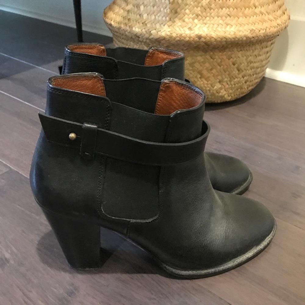 Madewell heeled black Chelsea boot
