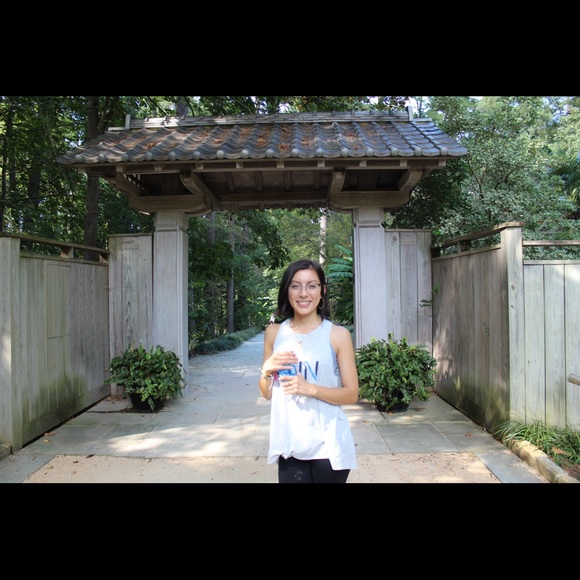 Meet your Posher, Cindy - Picture 2 of 2