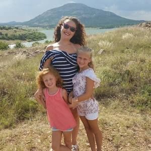 Meet your Posher, Adrianne