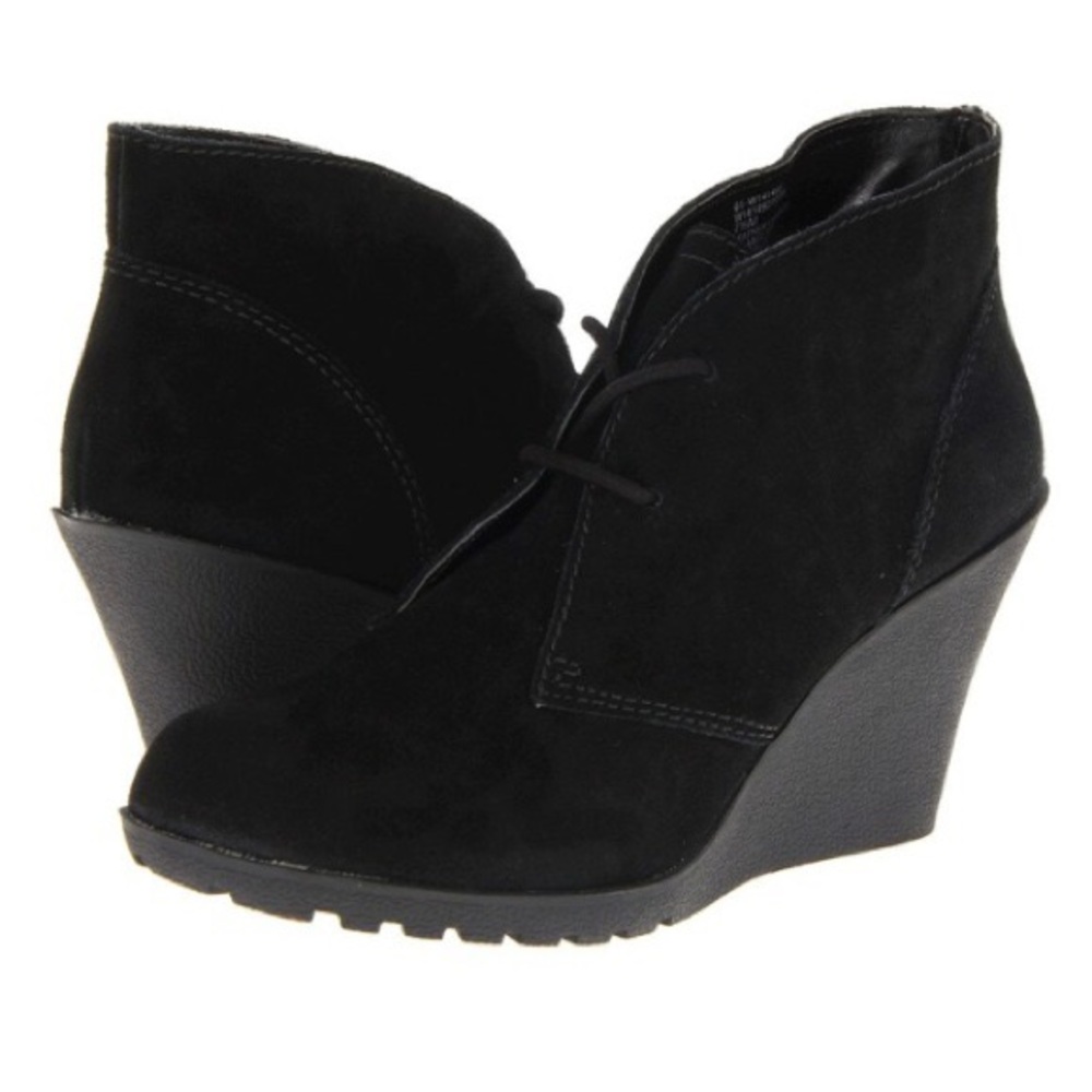 White Mountain Wedge Lace Up Heels 🎱