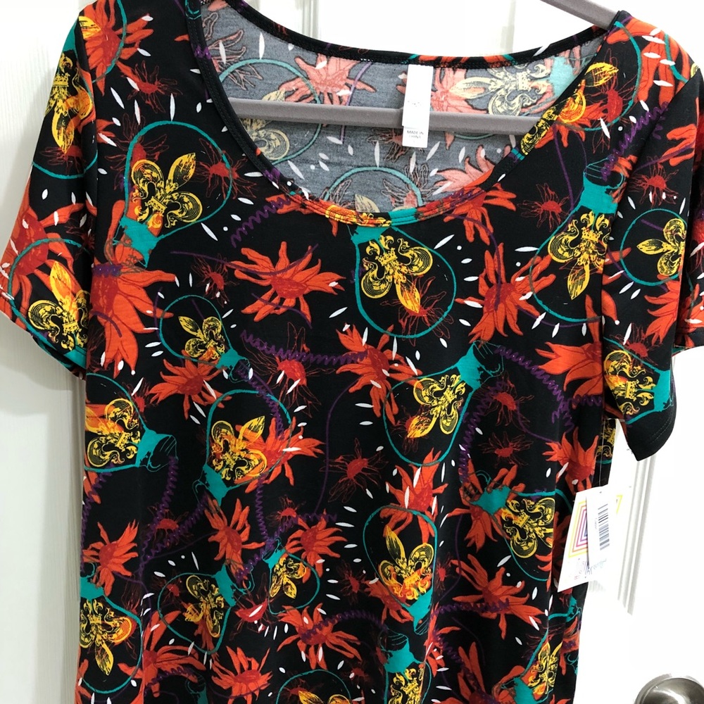 Lularoe classic tee in fun print