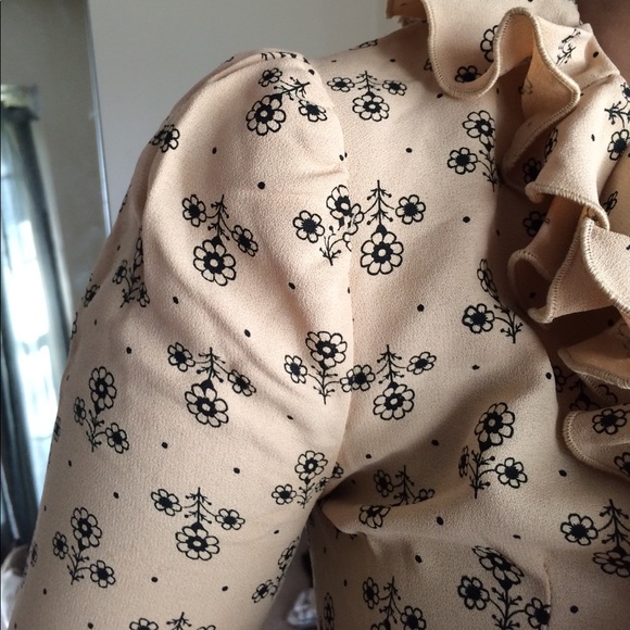 Vintage 70s-80s ruffle wrap blouse. - Picture 2 of 5