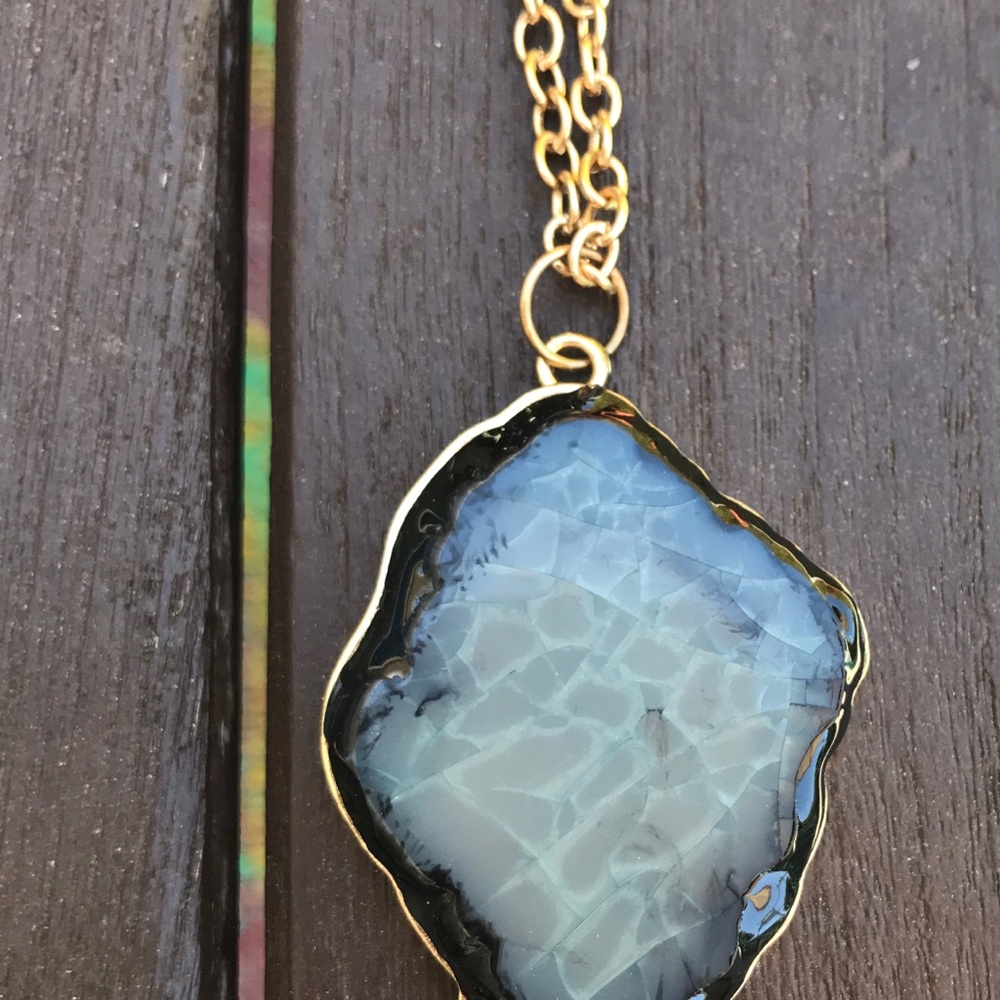 Super cute feather and stone necklace.