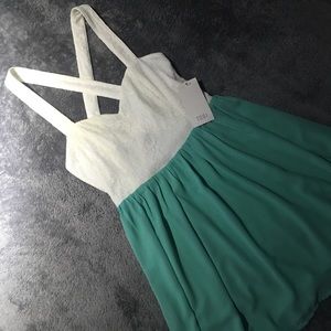 TOBI Crisscross back dress!