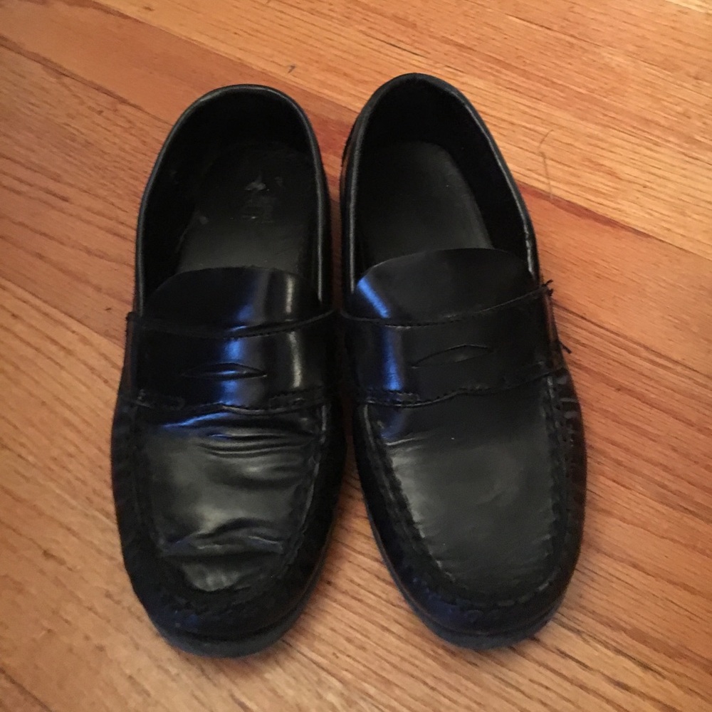 Boys black penny loafer size 1.5M. Only wore twice