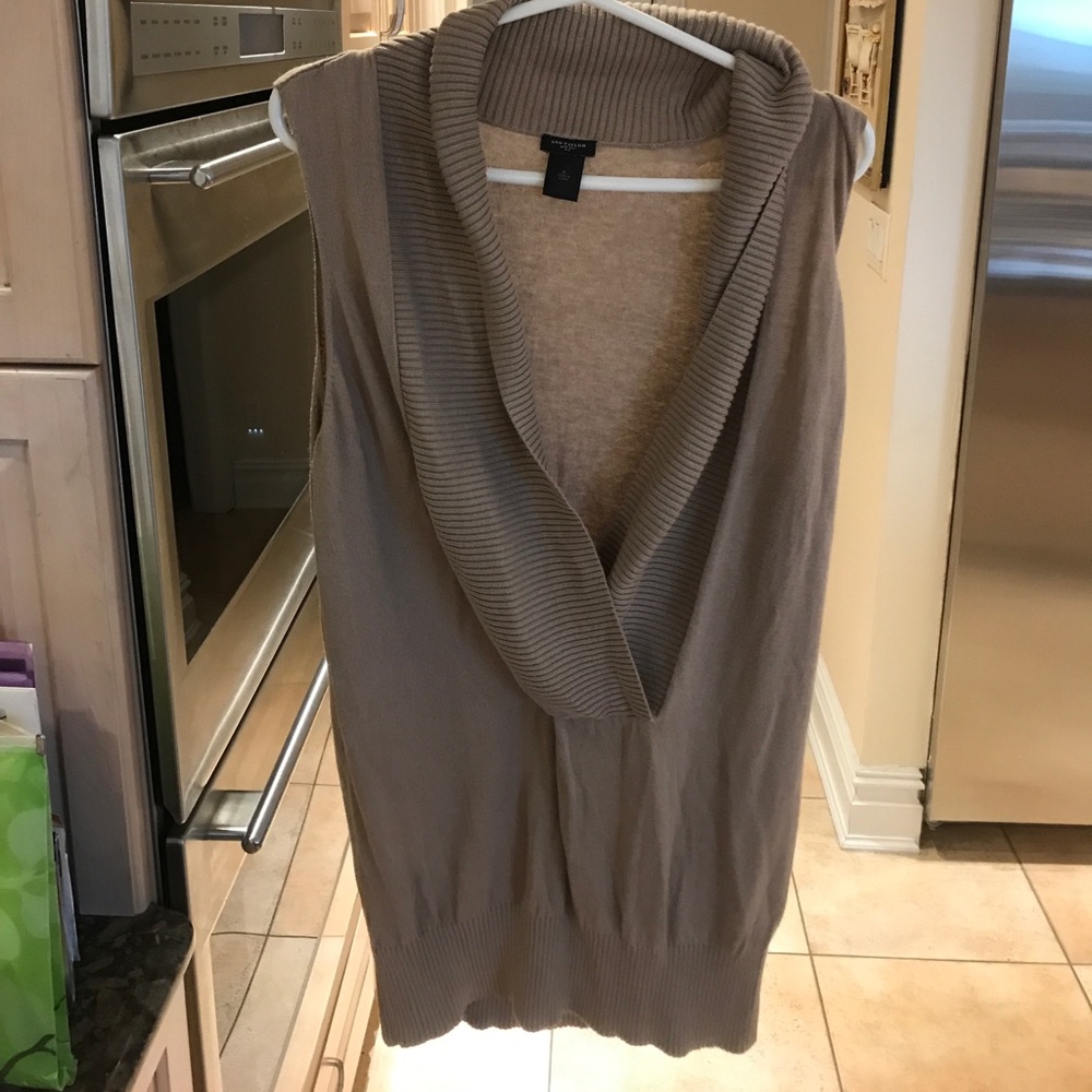 Ann Taylor sleeveless sweater😍