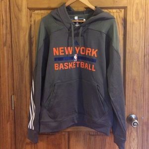 New York Knicks sweatshirt