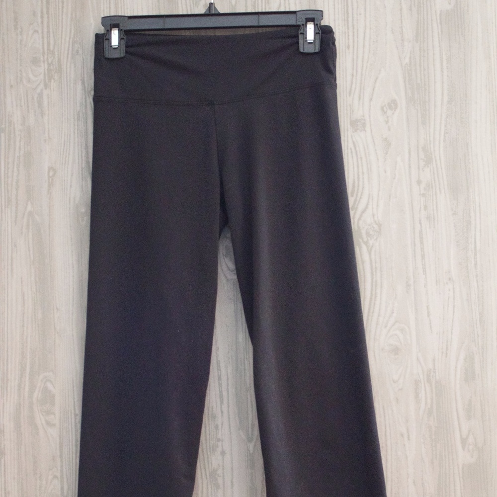 Black Marika Tummy Control Cropped Capri Leggings