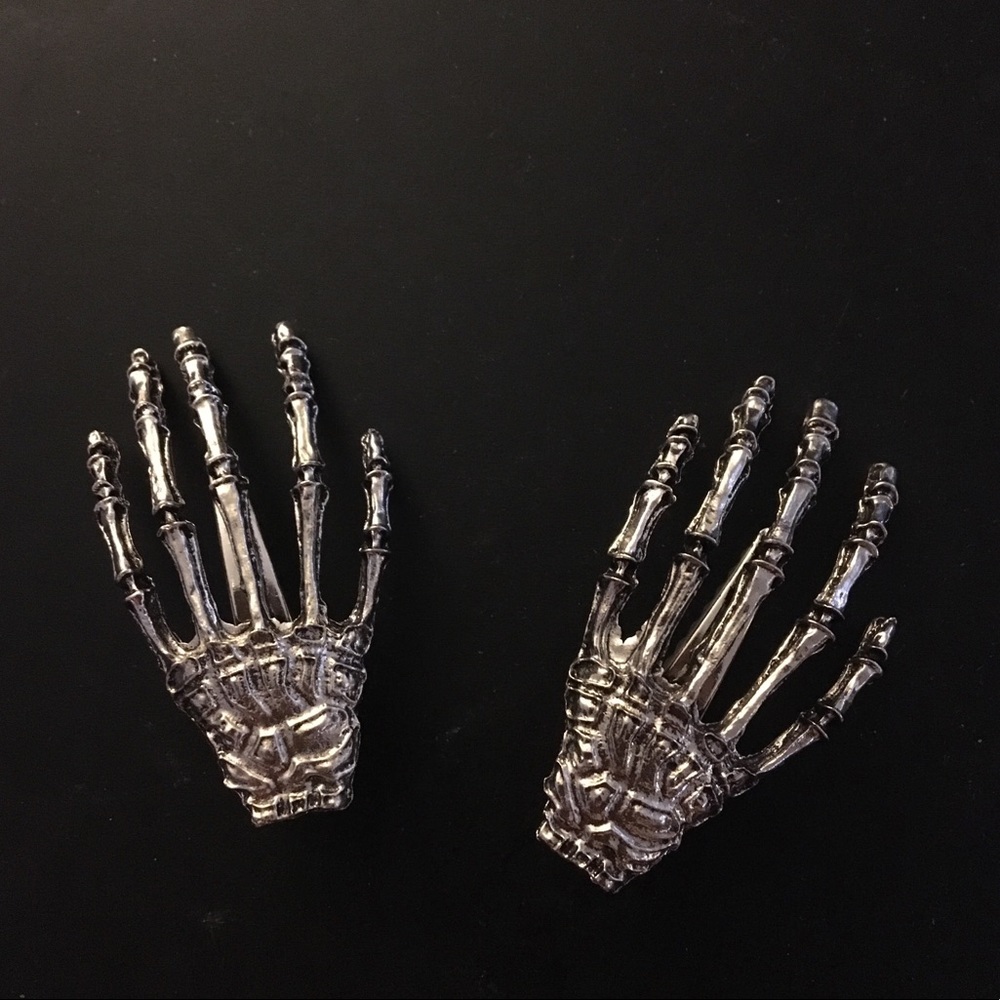 ✨NWT✨ Skeleton Hand Halloween Hairpin 2pcs 🎃