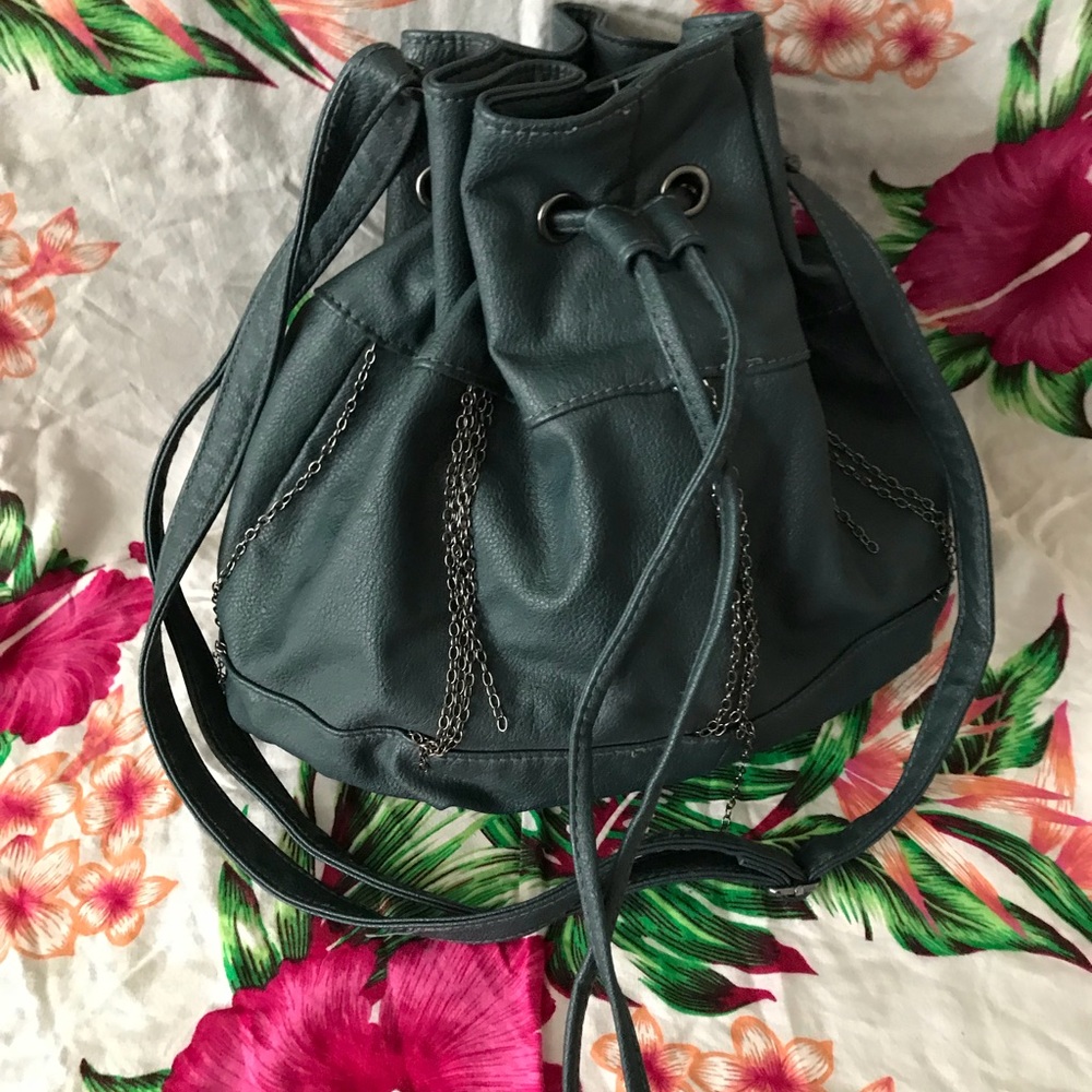 Stylish duffle style crossbody