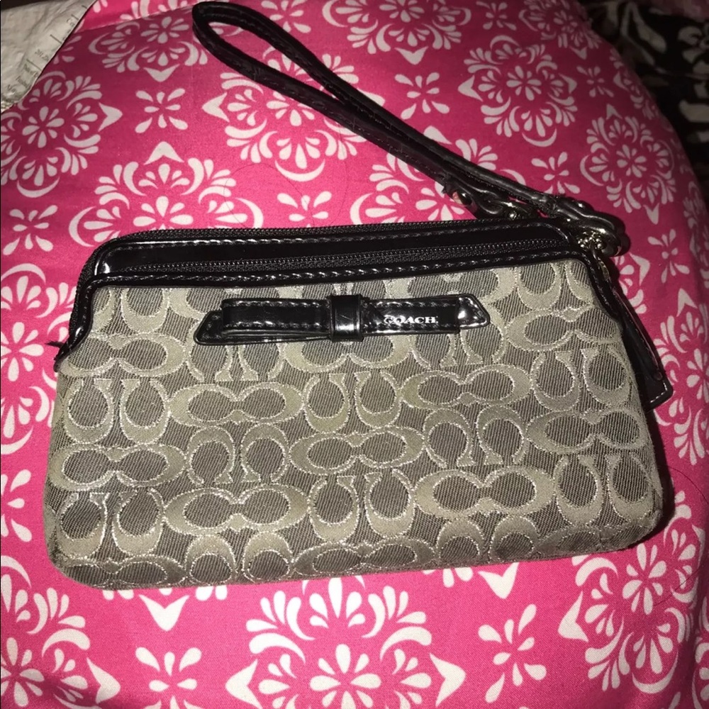 Coach Wristlet 100% authentic