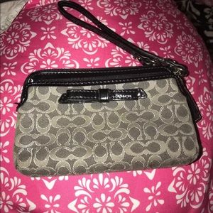 Coach Wristlet 100% authentic