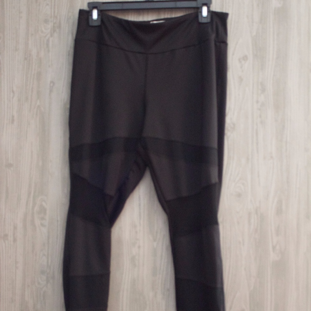 High-waisted Black Mesh Panel Workout Leggings