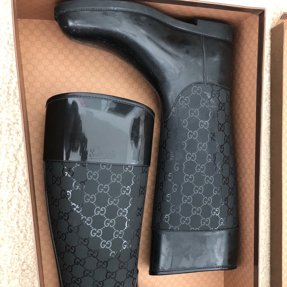 Gucci rain boots size 8