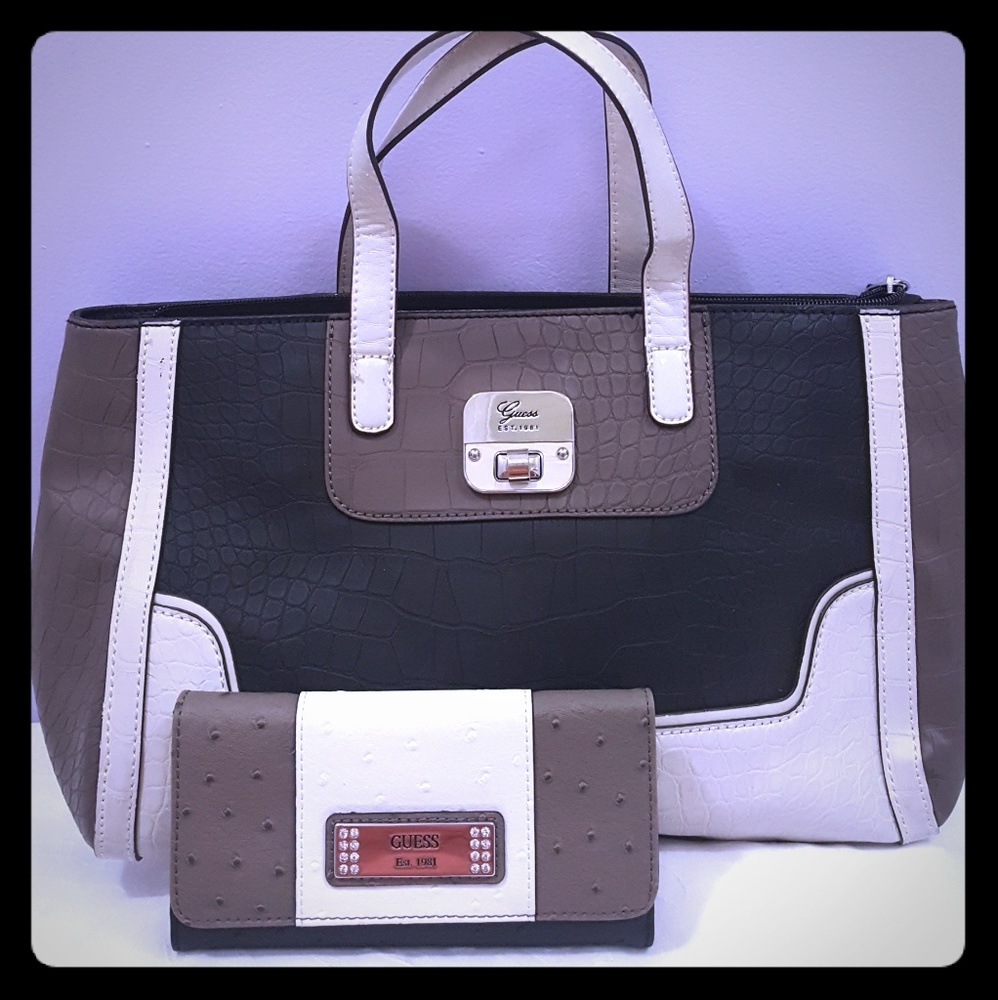 Guess Purse & Wallet
