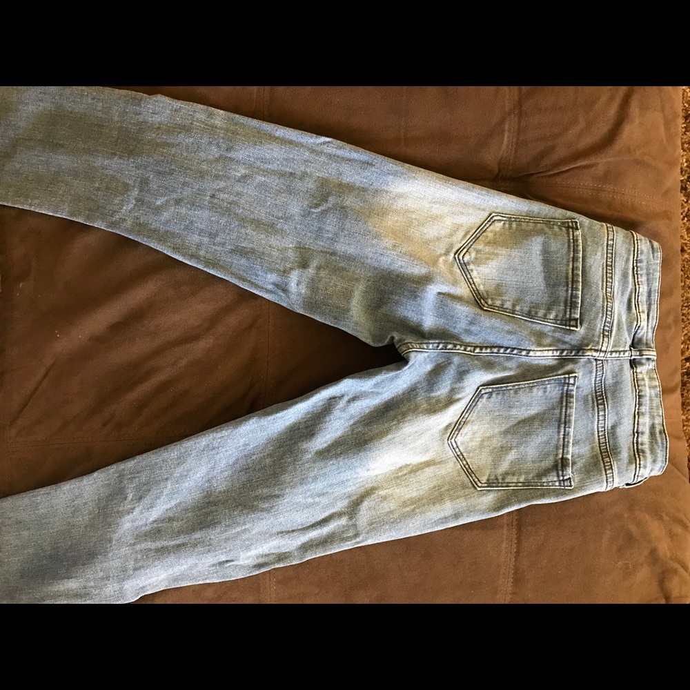 SÚPER TRENDY H & M light denim high waisted jeans! - Picture 2 of 4