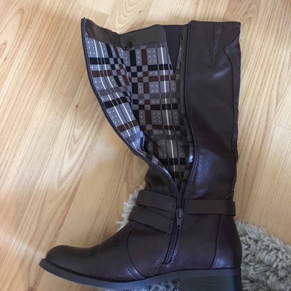 Mid-Calf Faux Leather Zip-Up Boots LikeNew - Picture 3 of 8