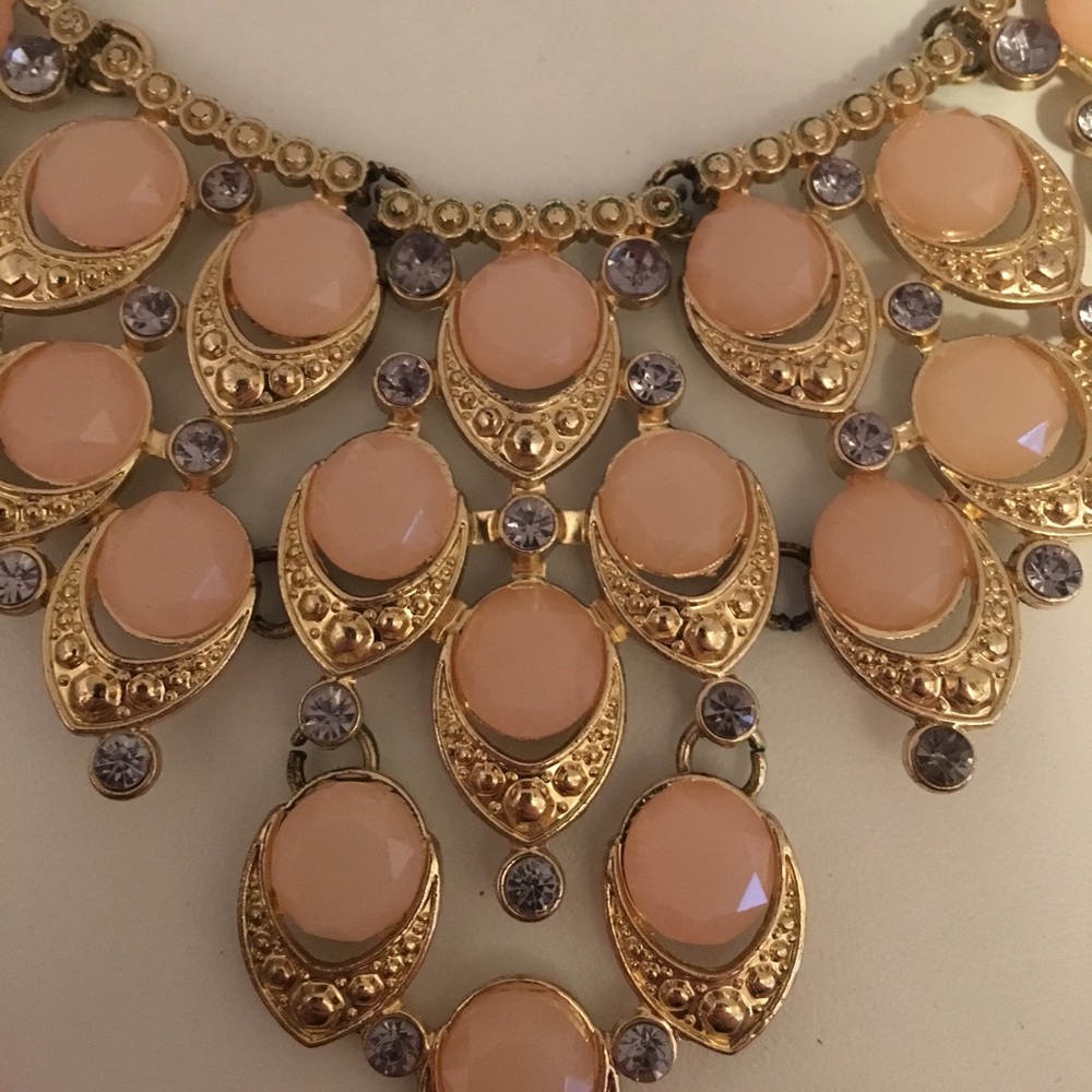 ❌❌SOLD❌❌New York & Company necklace - Picture 2 of 2