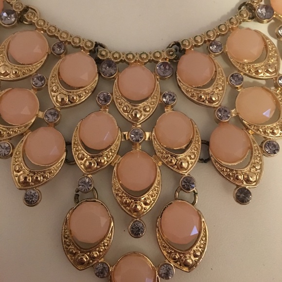 ❌❌SOLD❌❌New York & Company necklace - Picture 2 of 2