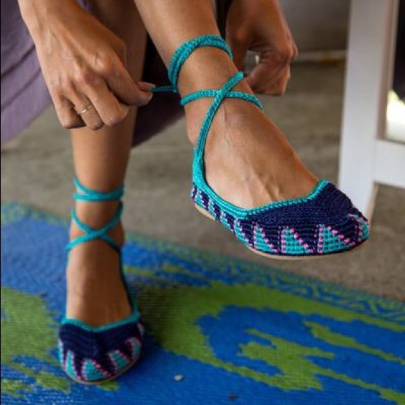 Anthropologie Painted Bird Lace Up Crochet Flats 8 - Picture 6 of 7