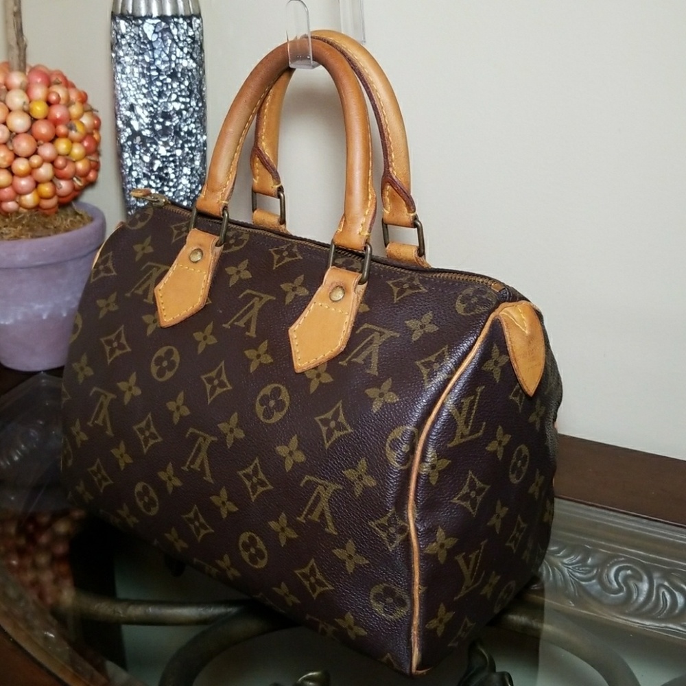 Authentic Louis Vuitton Speedy 25 - Picture 2 of 7