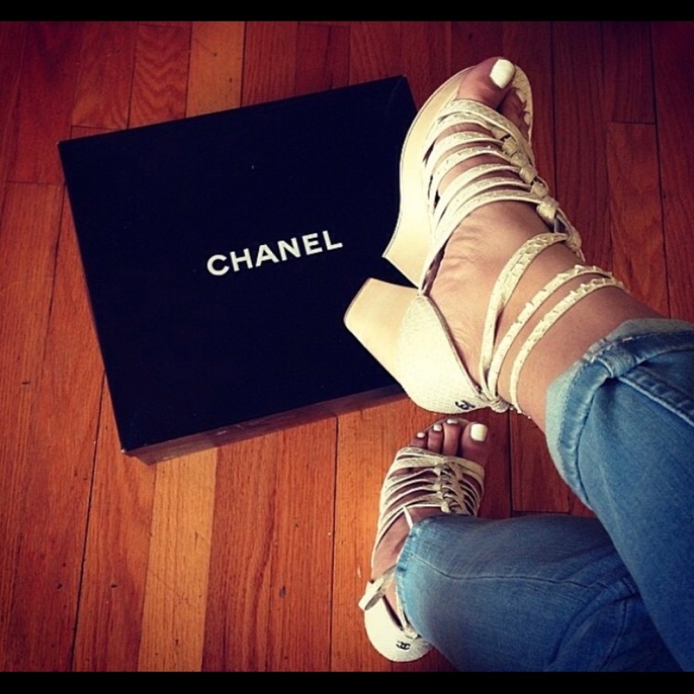 Chanel heels !