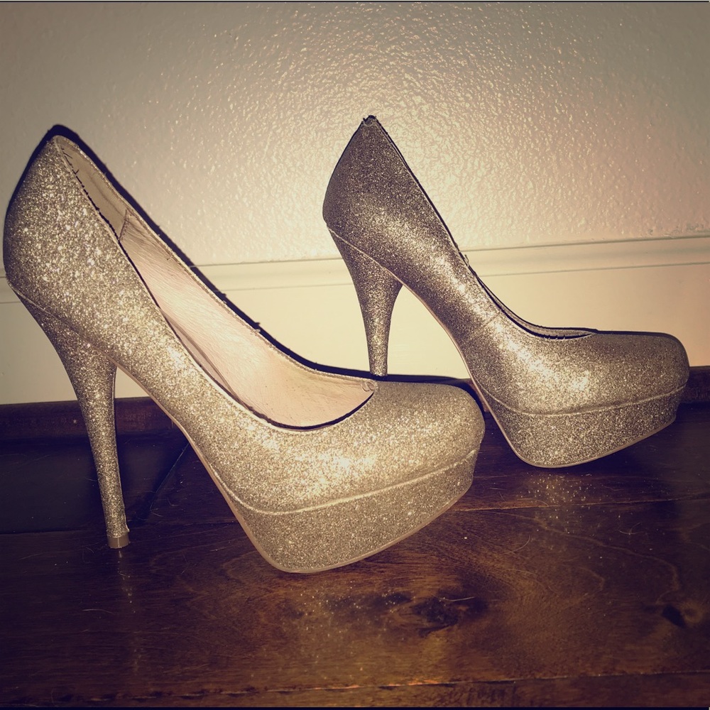 GOLD glitter heals size 6