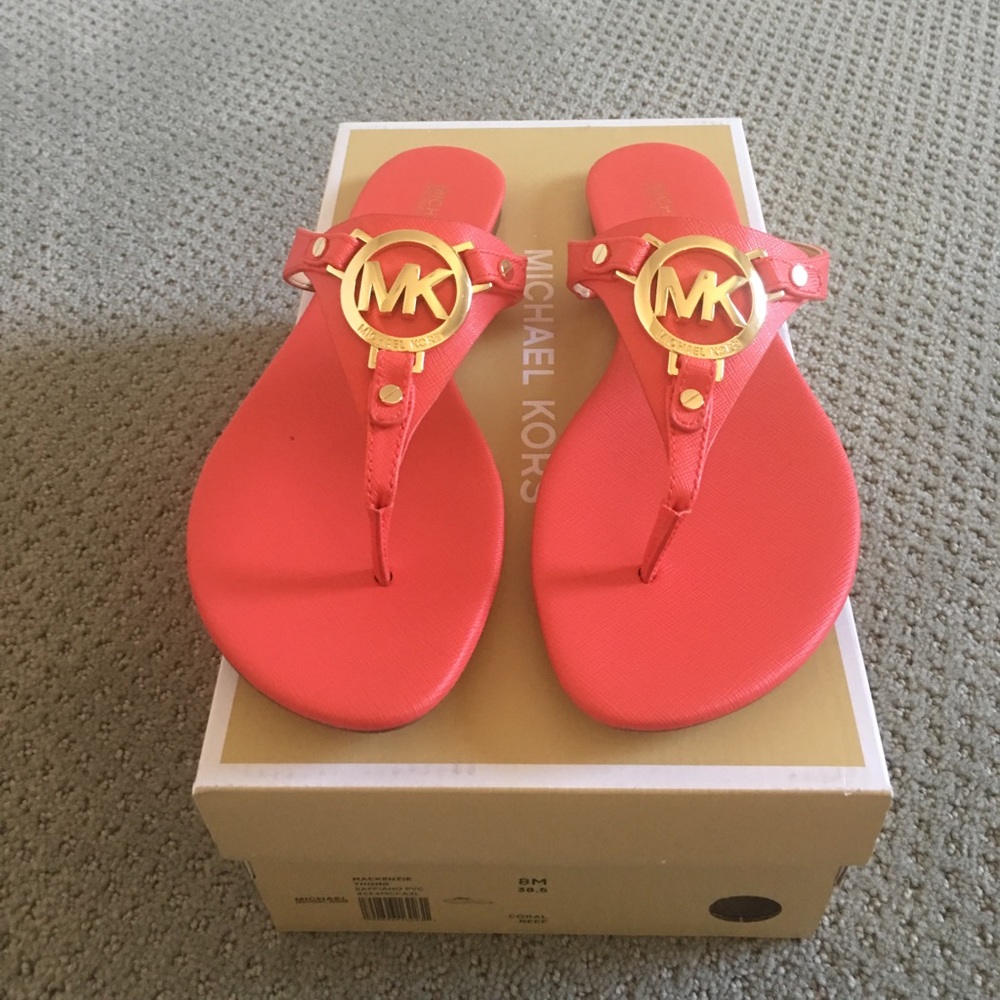 NIB Michael Kors Mackenzie Thong - Picture 2 of 5