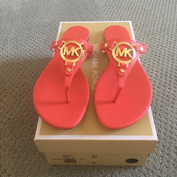 NIB Michael Kors Mackenzie Thong - Picture 2 of 5