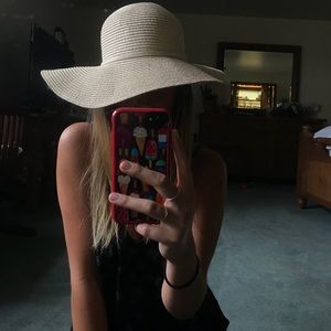 Straw floppy hat